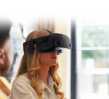 Headset de Realidade Virtual HP Reverb G2 sem controladores de